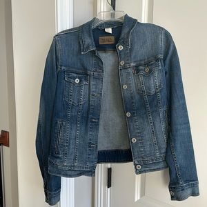 Levi Strauss denim jacket size small. EUC
